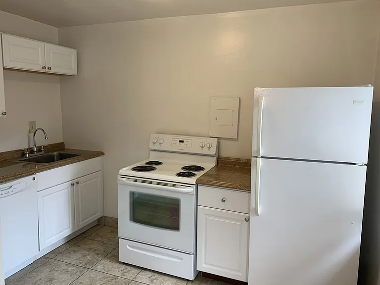 819 College Avenue — Photo 12