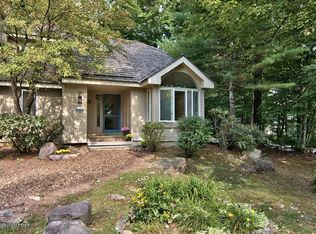 535 Rondaxe Ln, Pocono Pines, PA 18350