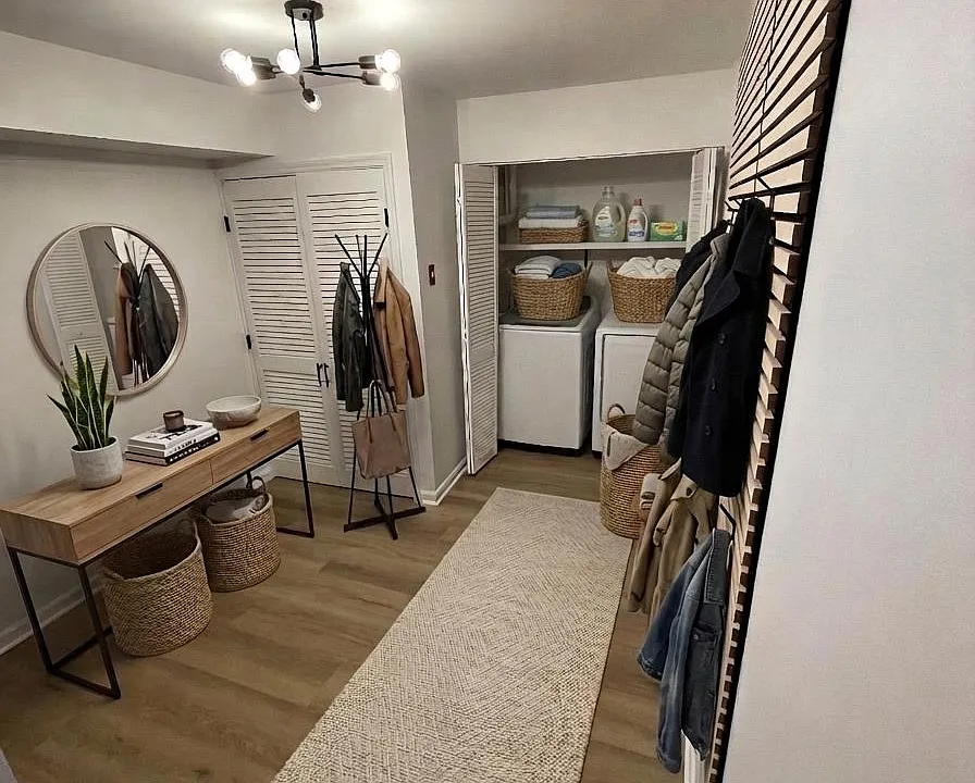 Entry area/office virtually staged