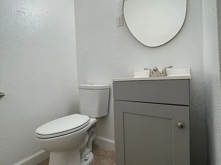 104 Edwards St — Photo 4