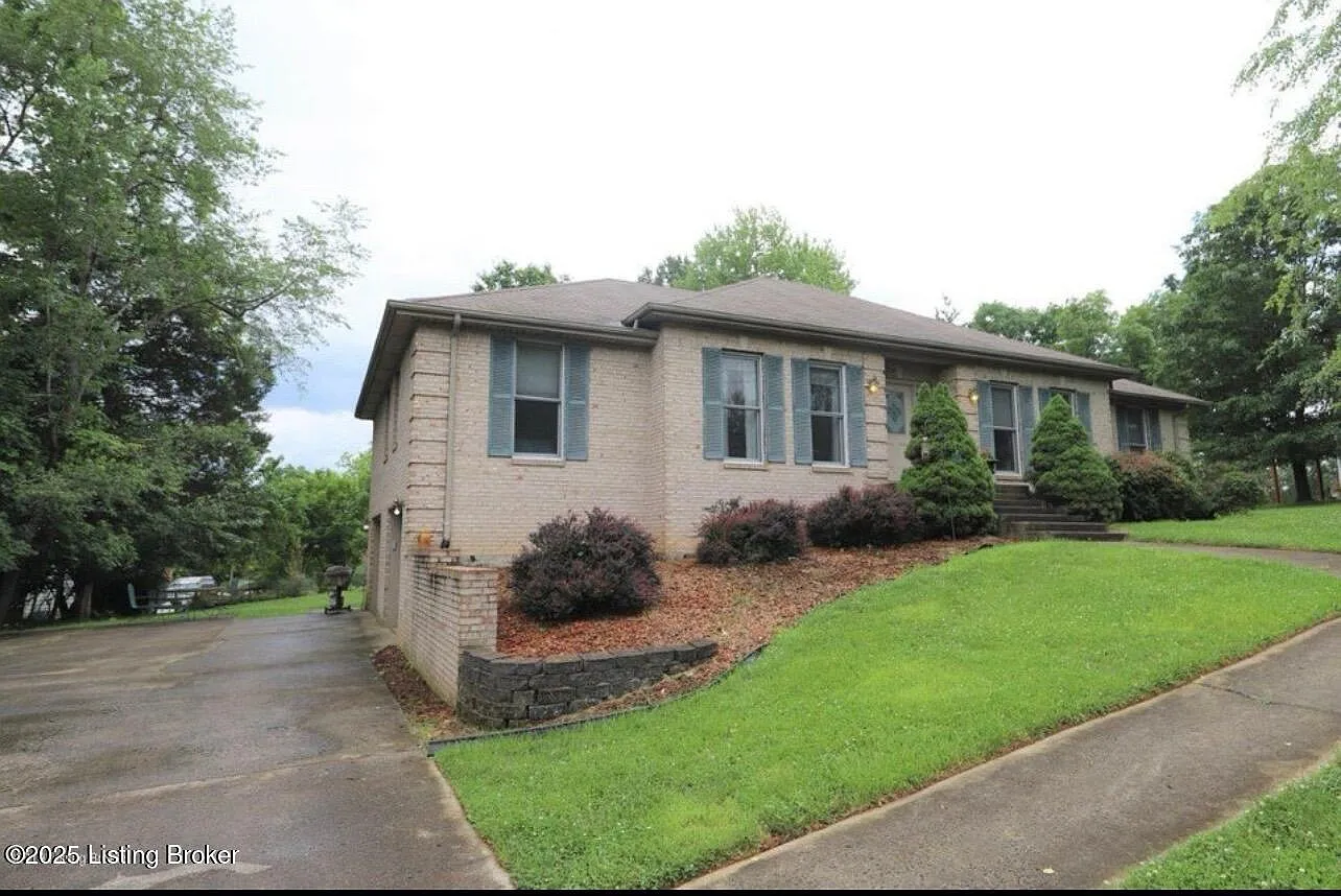 238 Pinnacle Dr photo 1