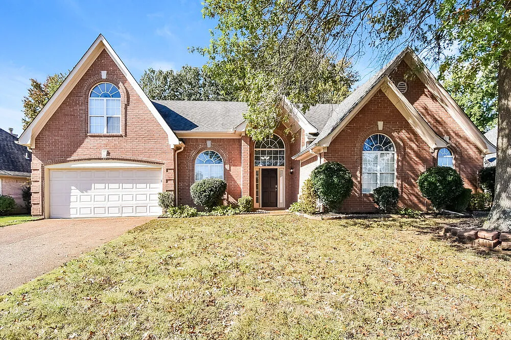 3 bed, 2.0 bath, 2243 sqft, $2,230 — Photo 1