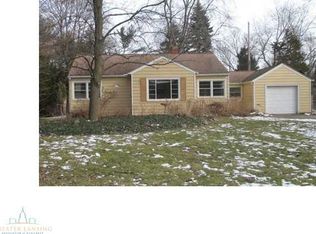 204 Maplewood Dr, East Lansing, MI 48823