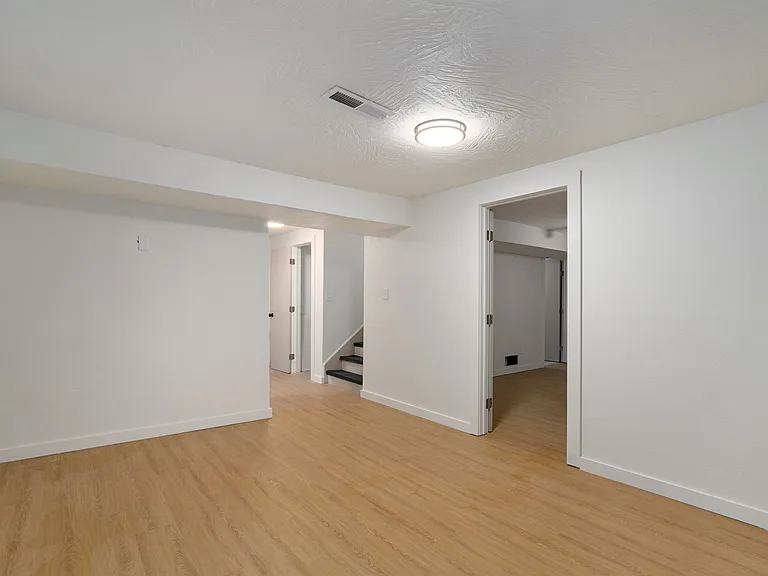2025 E Battlefield Rd — Photo 29
