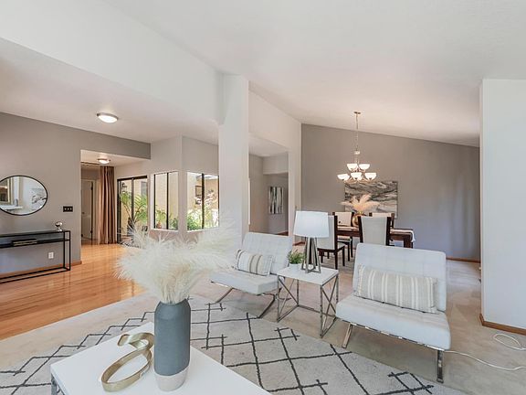 5th image of 915 Hampswood Ct