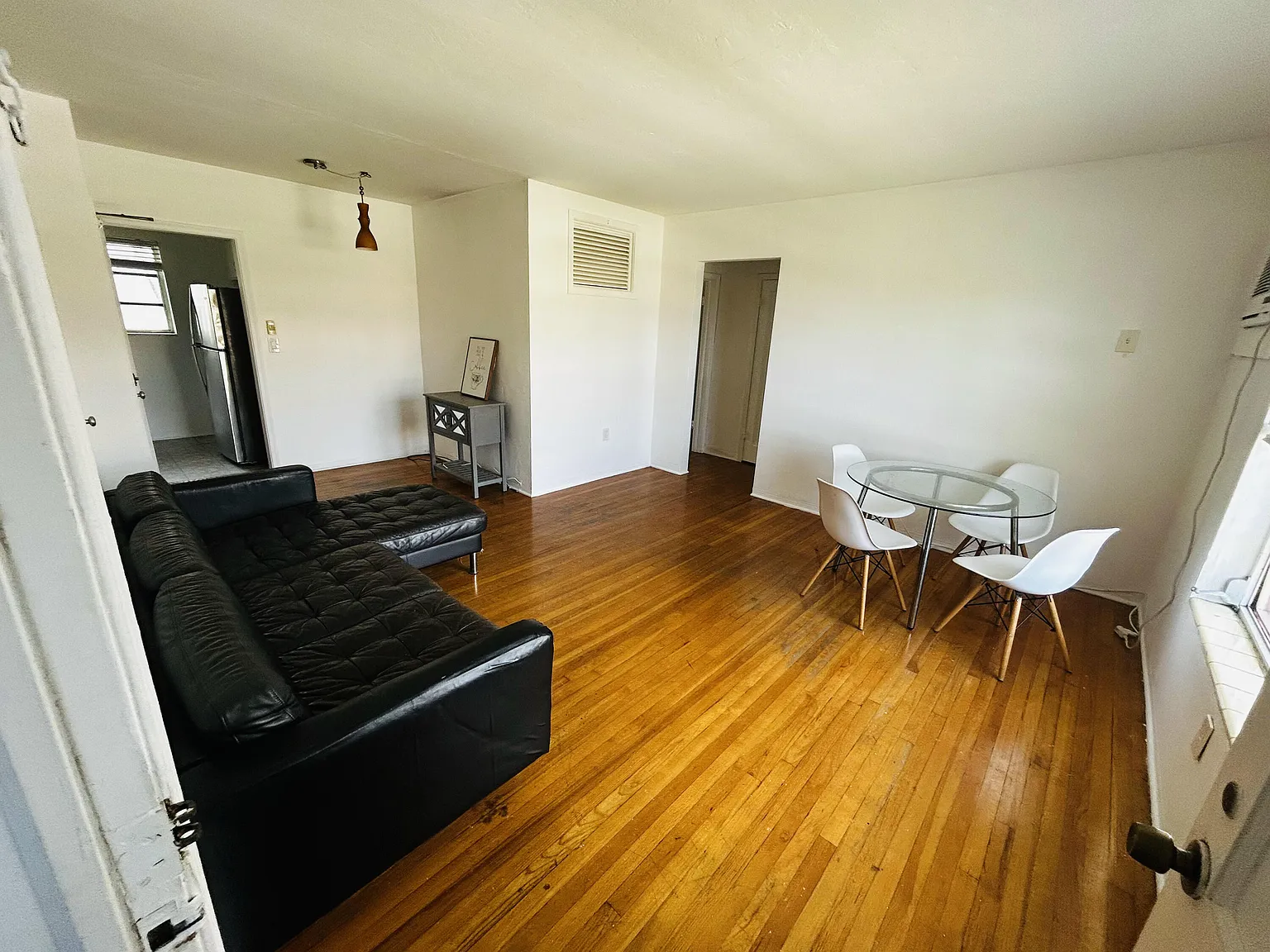 1 bed, 1.0 bath, 573 sqft, $1,610 — Photo 2