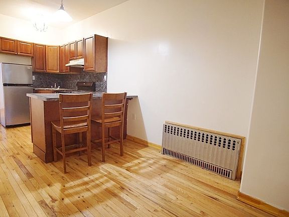 4th image of 176 Jefferson St #3L