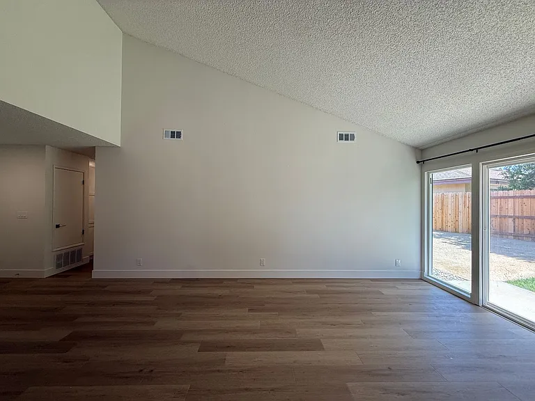1120 Village Dr — Photo 11