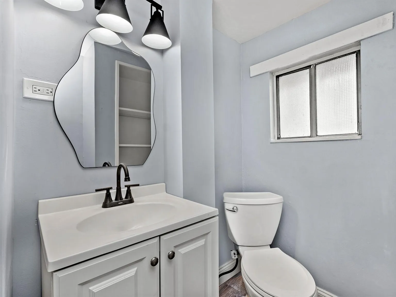 2 bed, 870 sqft, $1,199 — Photo 2