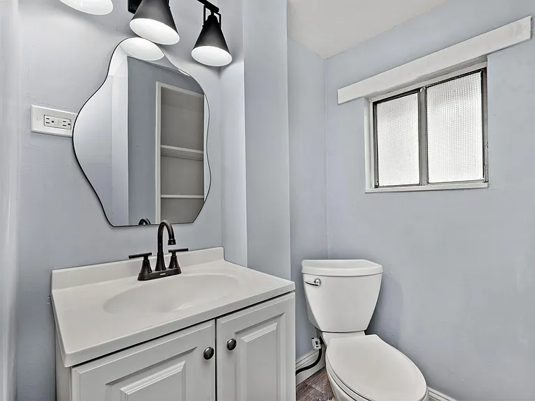 1816 Wesley St — Photo 2
