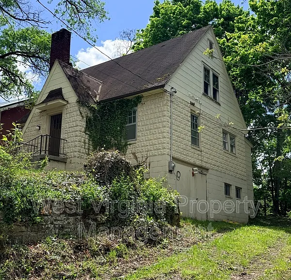 102 Temple St — Photo 3