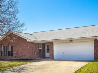 8029 Pebblebrook Dr, Watauga, TX 76148
