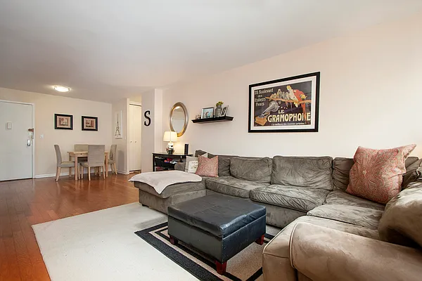 Sold by Owner | media 9