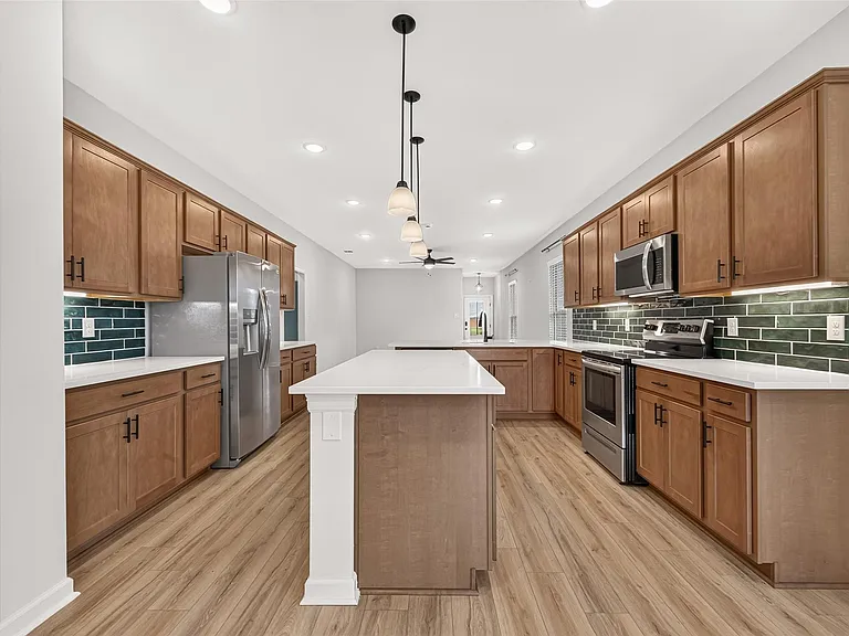 10726 Sky Creek Ln — Photo 22