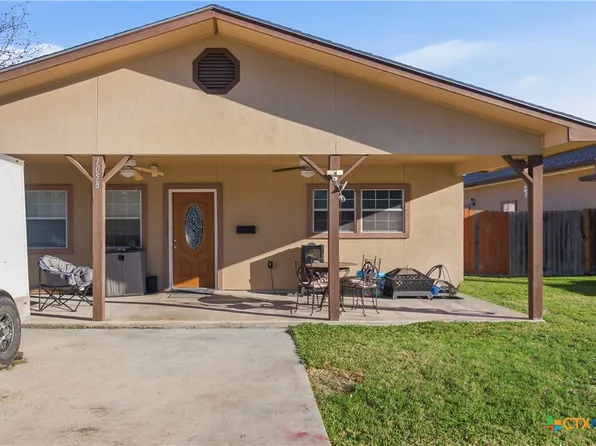 1058 E Weinert St, Seguin, TX 78155