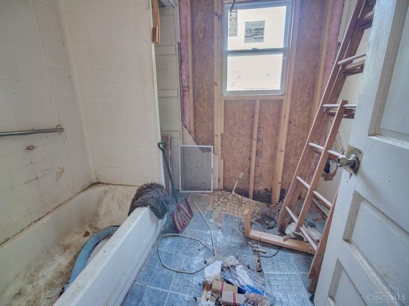 cincinnati-ohio-439767867 picture