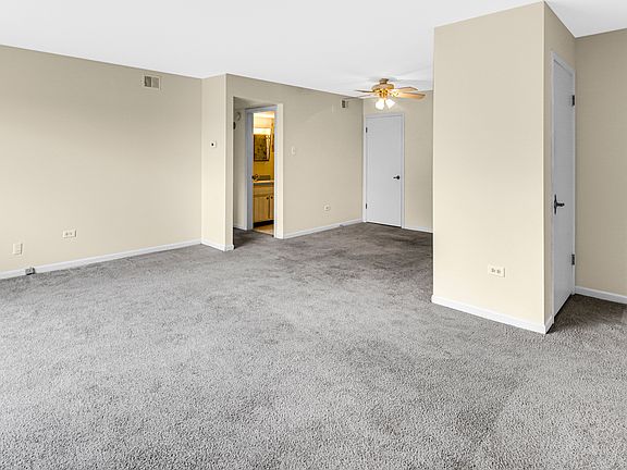 3rd image of 10810 Kilpatrick Ave #304