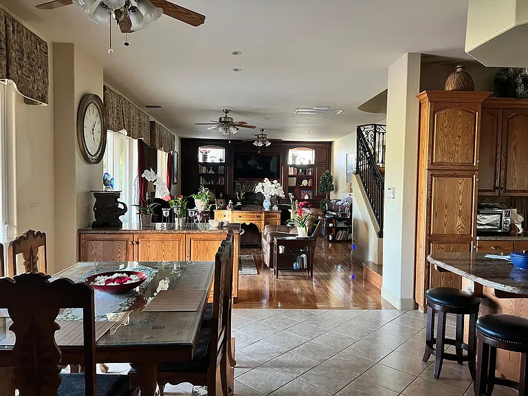 Family room 2