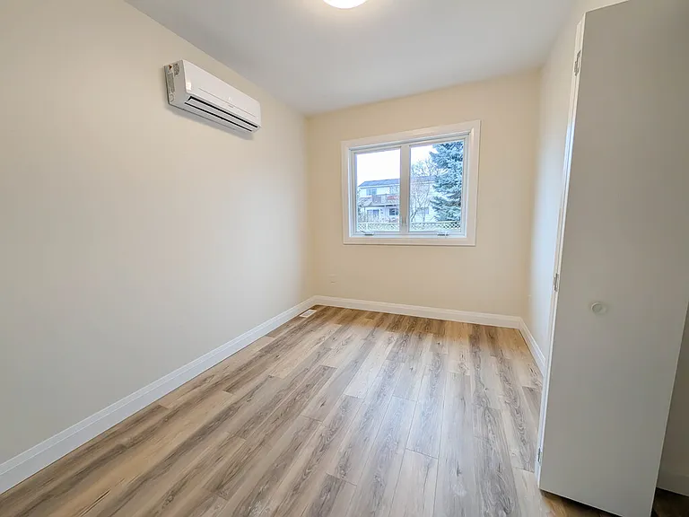 70 Scott St W #3 — Photo 12