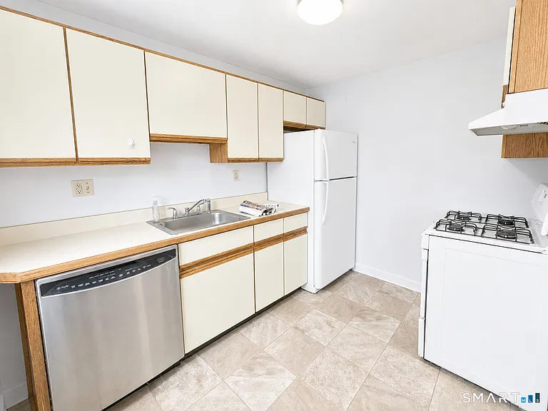 29 Clarmore Dr #2A — Photo 6