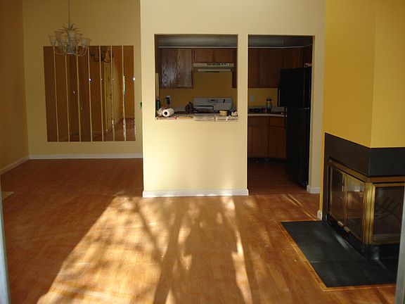 2nd image of 320 Bromley Pl