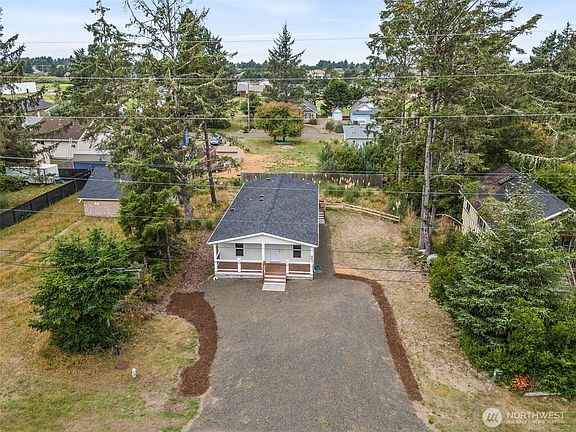 3rd image of 543 Dolphin Avenue NE