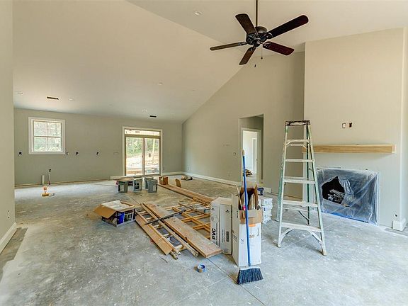 4th image of 304 Yona Ln