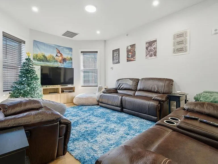1 Hillside St #3 — Photo 10