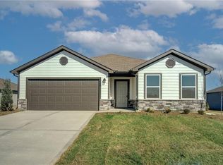 508 SE Nelson Dr, Blue Springs, MO 64014