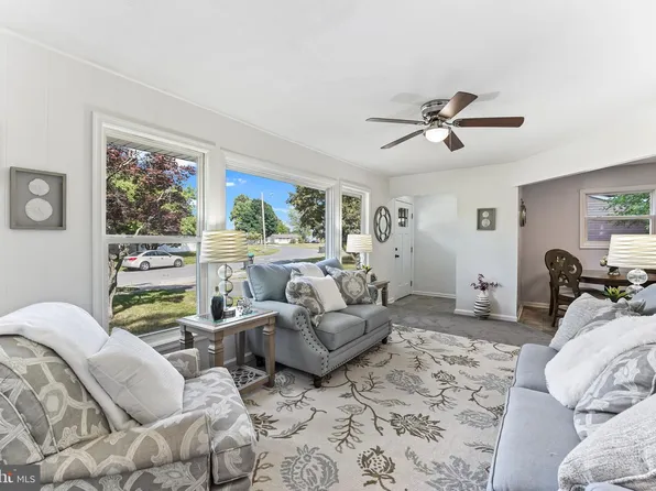 123 Saint John Dr, Wilmington, DE 19808