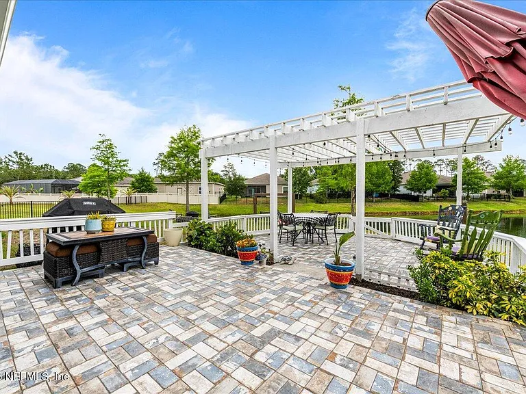 71 Lansing Ct — Photo 48