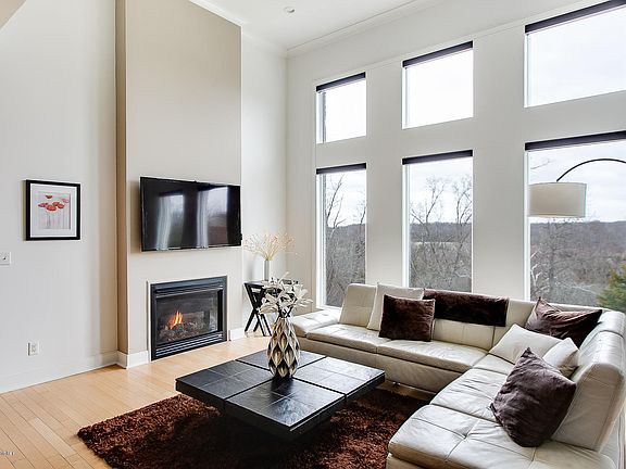 4th image of 15414 Crystal Springs Way