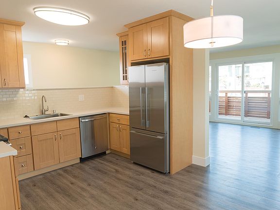 3rd image of 728 Hawthorne Pl