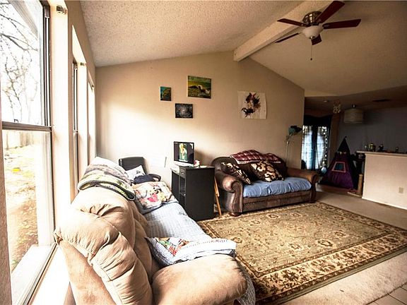 3rd image of 12110 Lavinia Ln