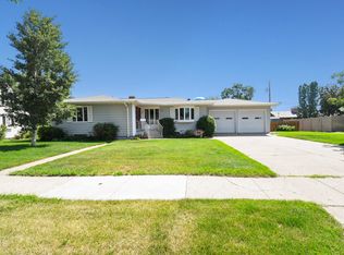 1220 4th Ave E, Williston, ND 58801