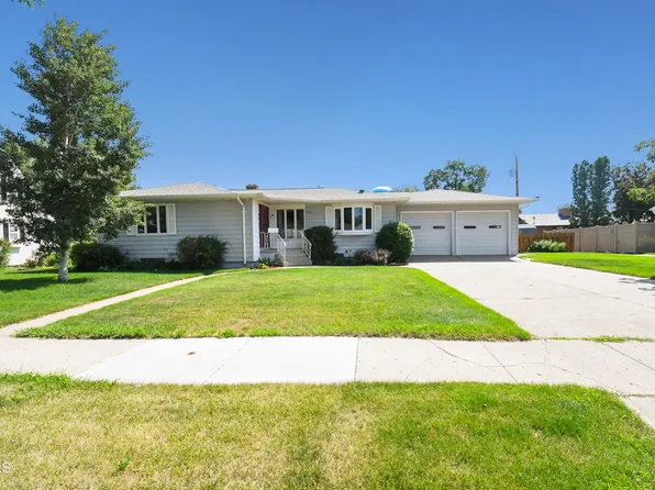 1220 4th Ave E, Williston, ND 58801