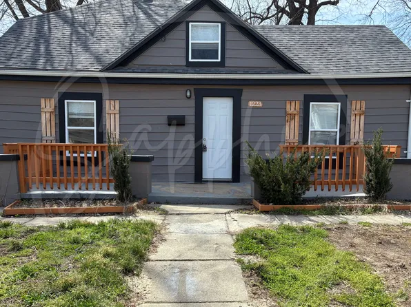 1223 W Hayward Ave, Independence, MO 64052