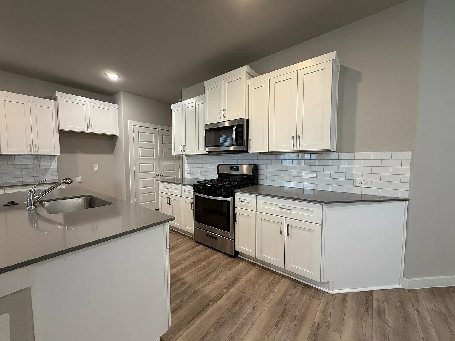 4 bed, 2.5 bath, 2364 sqft, $2,400 — Photo 3