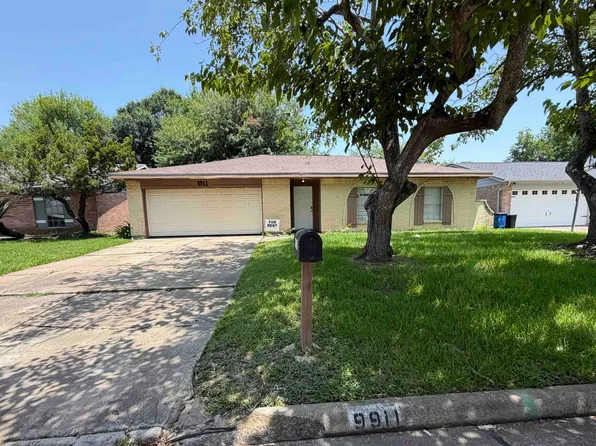 9911 Cardinal St, La Porte, TX 77571