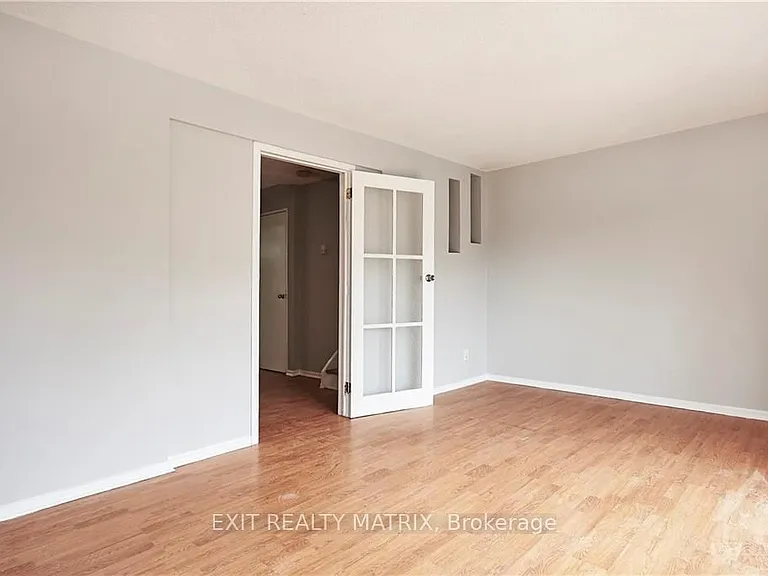 2988 Fairlea Cres — Photo 11
