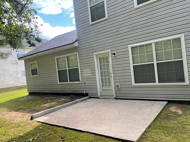 1618 Village Place Cir NE — Photo 4
