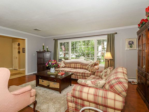3rd image of 6 Gayle Ct