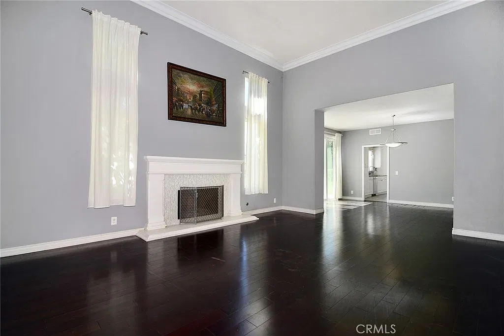 5 bed, 4.5 bath, 4410 sqft, $9,500 — Photo 3