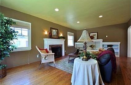 3rd image of 2700 Land Park Dr