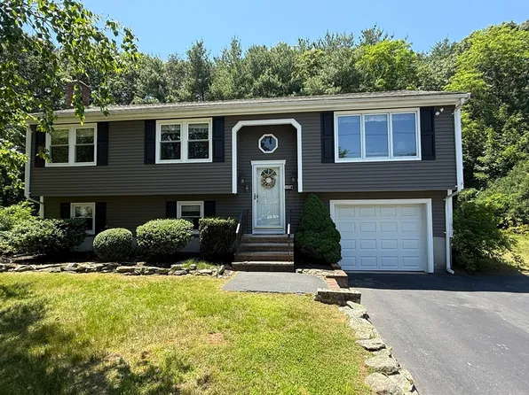 69 Hickory Dr, Raynham, MA 02767