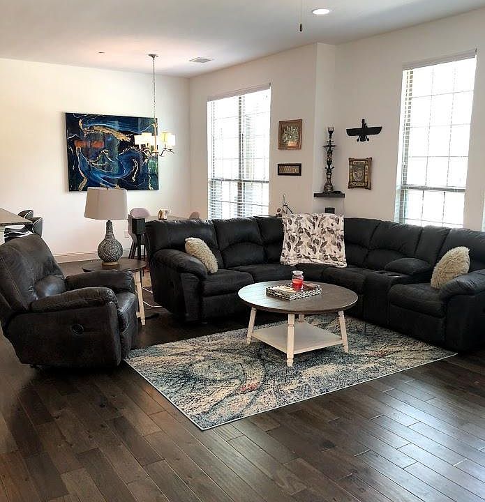 Family Room (from entrance)