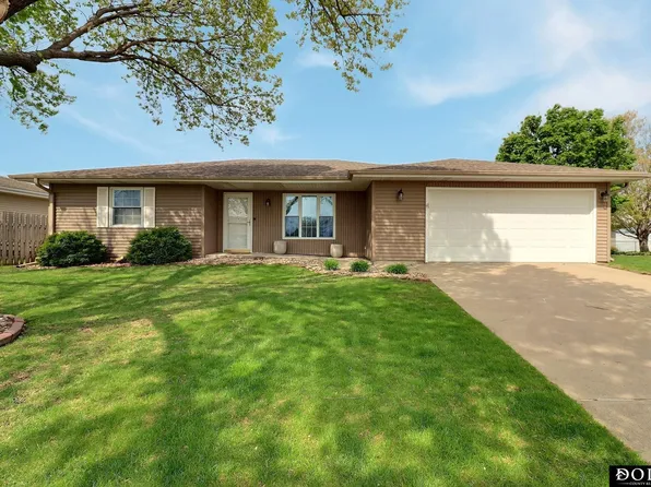 2210 Jean Dr, Fremont, NE 68025