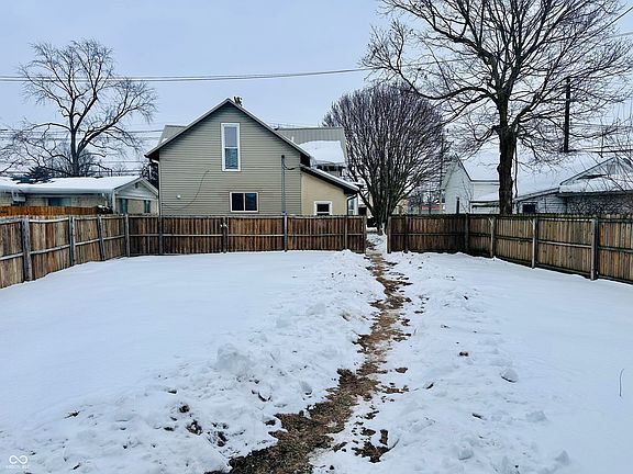 4th image of 32 N McCullum St