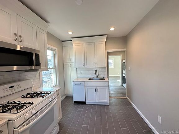 2nd image of 149 W Market St Floor 2