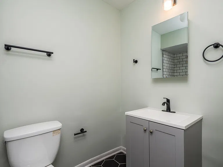 6612 S Saint Lawrence Ave #1E — Photo 5